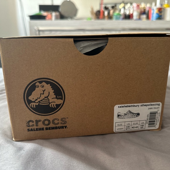 Selling a brand new pair of crocs ordered the wrong size - Picture 3 of 6